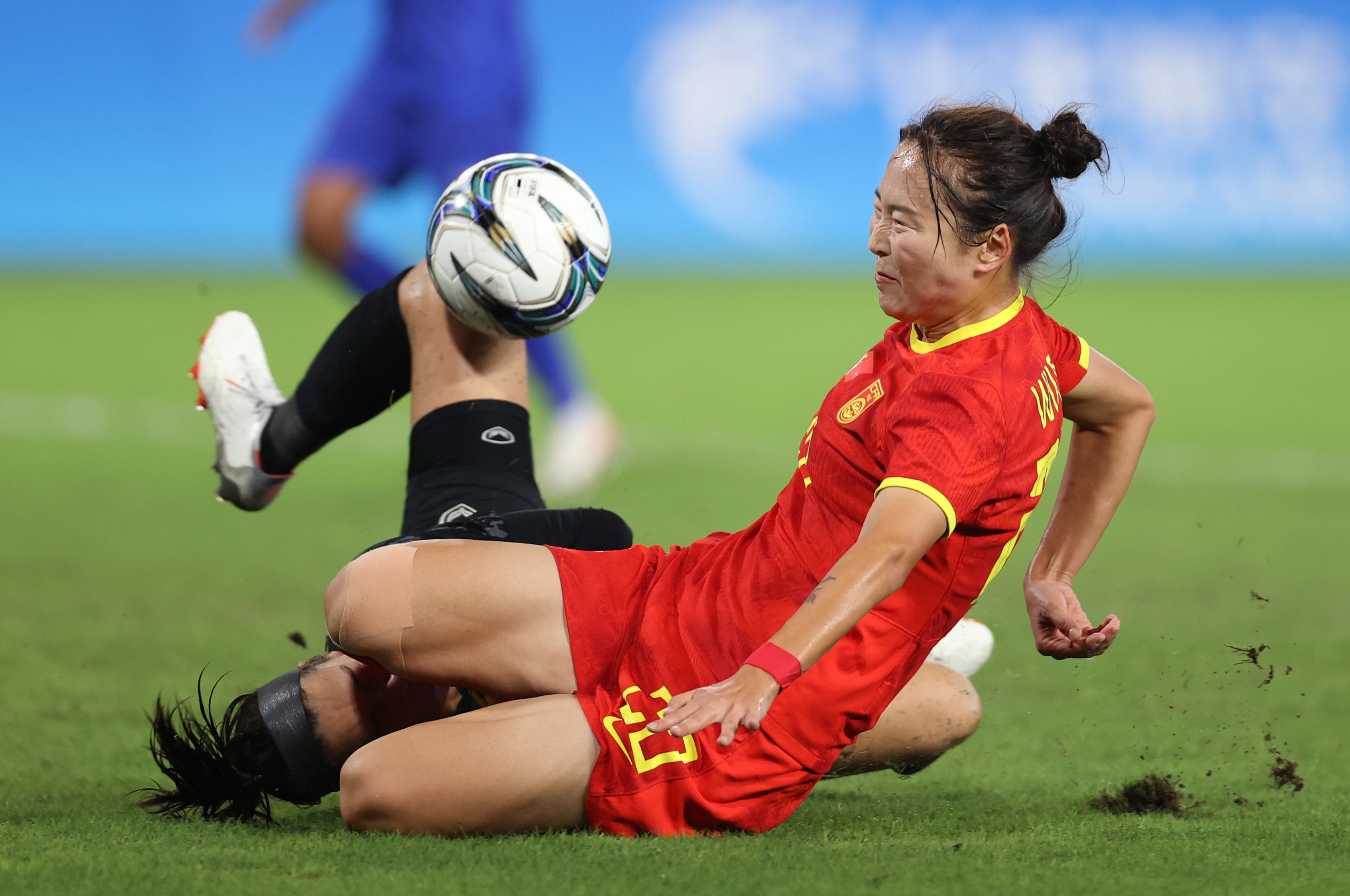 国家女子足球队勇夺国际比赛亚军