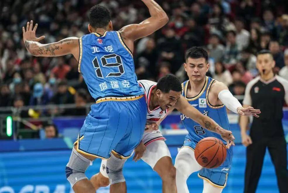 广东男篮击退北京队，取得六连胜